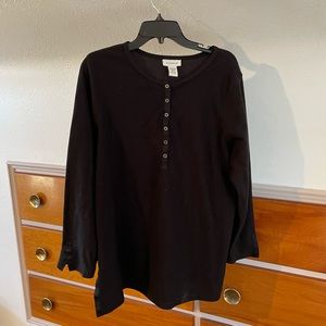 Black quarter sleeve with buttons